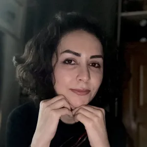 Sana Hosseinpour — professeure de dessin